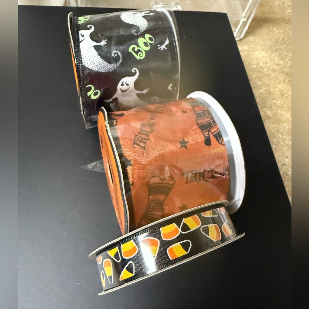 NWT! 🎃👻 Bundle of 3 Halloween ribbon spools. Different sizes and designs
